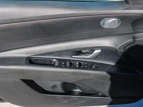 Used 2023 Hyundai Elantra Blue image 21