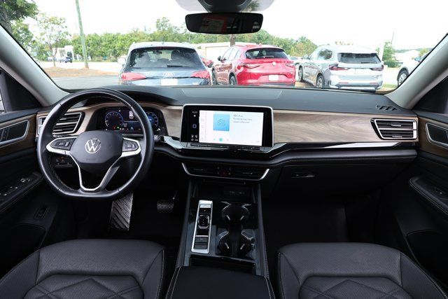 Used 2025 Volkswagen Atlas SE AWD/4WD image 29