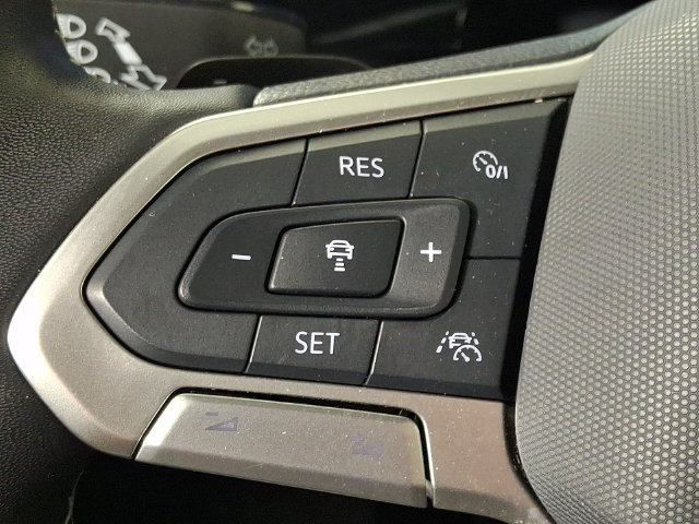 Used 2024 Volkswagen Atlas Cross Sport SE AWD/4WD image 20