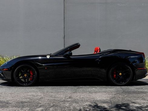 Used 2017 Ferrari California T RWD image 2