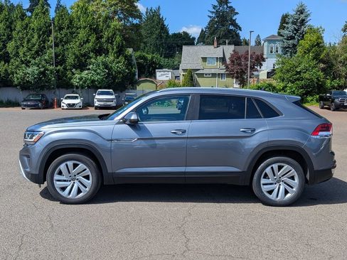Used 2020 Volkswagen Atlas Cross Sport SE AWD/4WD image 2