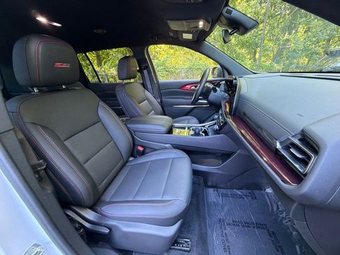 Used 2024 Chevrolet Traverse Z71 AWD/4WD image 9