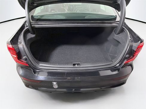 Used 2024 Volvo S60 B5 Plus image 29