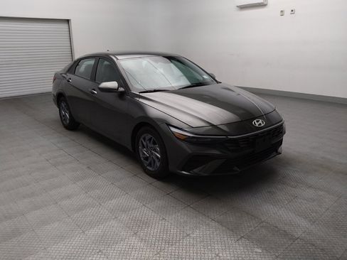 Used 2024 Hyundai Elantra SEL FWD image 13