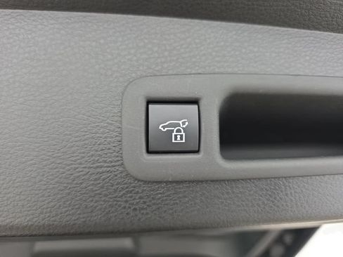 Certified 2026 Toyota Sienna XLE FWD image 33