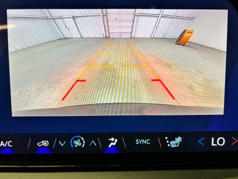 Used 2026 Chevrolet Traverse LT w/ LPO, Floor Liner Package FWD image 14