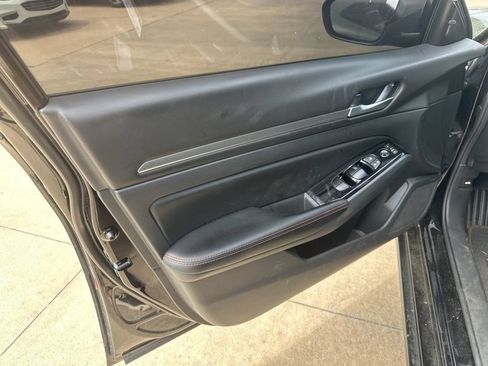 Used 2024 Nissan Altima 2.5 SR FWD image 7