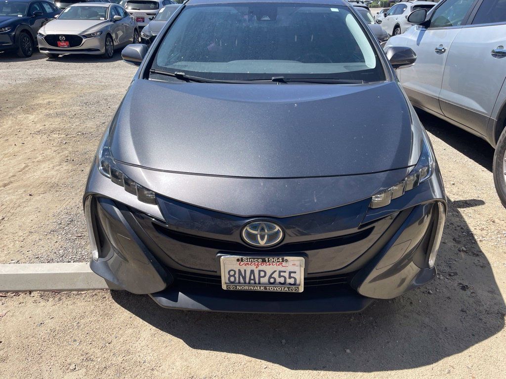 Used 2020 Toyota Prius Prime XLE FWD image 2