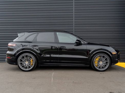 Used 2021 Porsche Cayenne Turbo S image 8