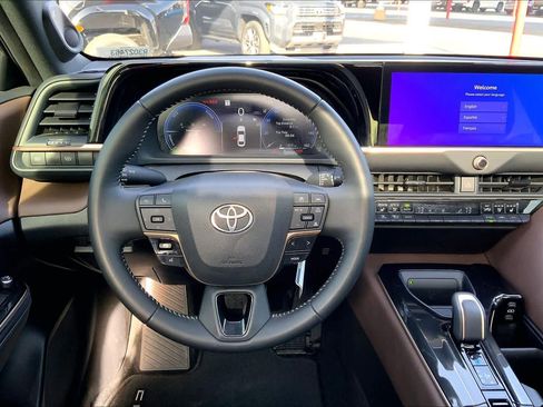 Used 2024 Toyota Crown Limited image 6