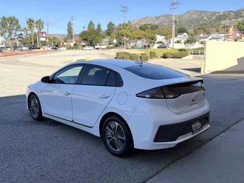 Used 2020 Hyundai Ioniq SE image 4
