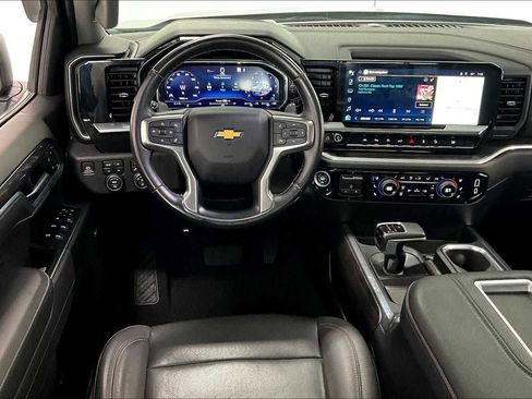 Used 2022 Chevrolet Silverado 1500 LTZ w/ LTZ Convenience Package II AWD/4WD image 12