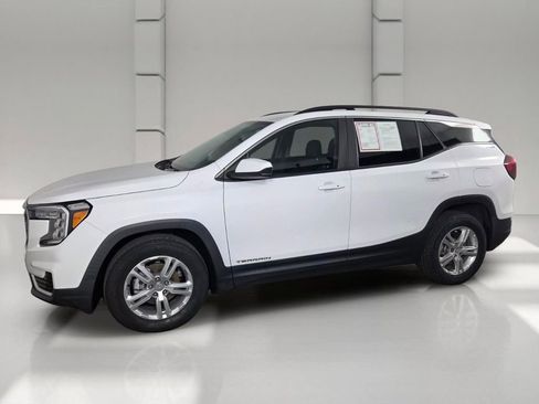 Used 2022 GMC Terrain SLE w/ Driver Convenience Package FWD image 7