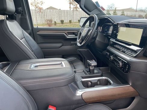 Used 2022 Chevrolet Silverado 1500 High Country w/ High Country Premium Package image 40