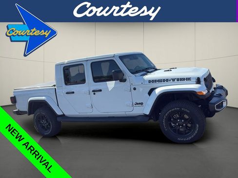 Used 2025 Jeep Gladiator Sport AWD/4WD image 1