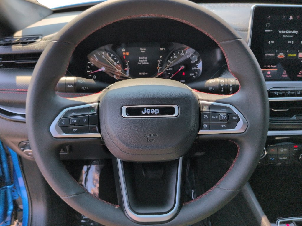 Used 2025 Jeep Compass Trailhawk AWD/4WD image 12