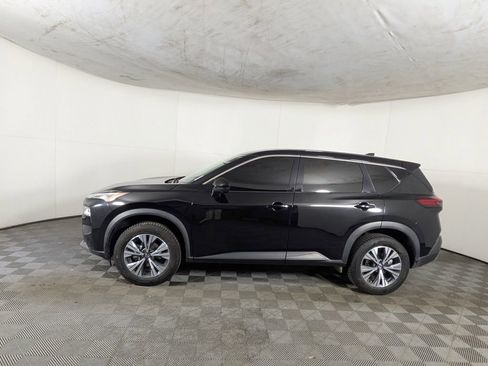 Used 2021 Nissan Rogue SV image 3