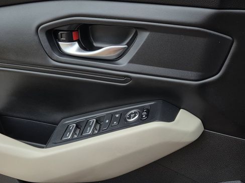 Used 2023 Honda Accord EX image 17