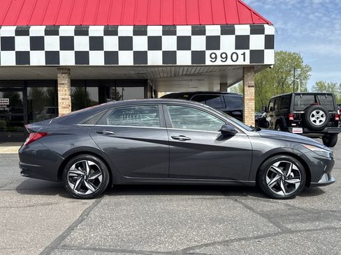 Used 2023 Hyundai Elantra Limited FWD image 8