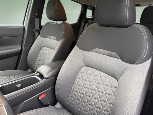 Certified 2025 Nissan Kicks SV image 32