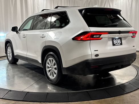 Used 2024 Toyota Grand Highlander XLE AWD/4WD image 11