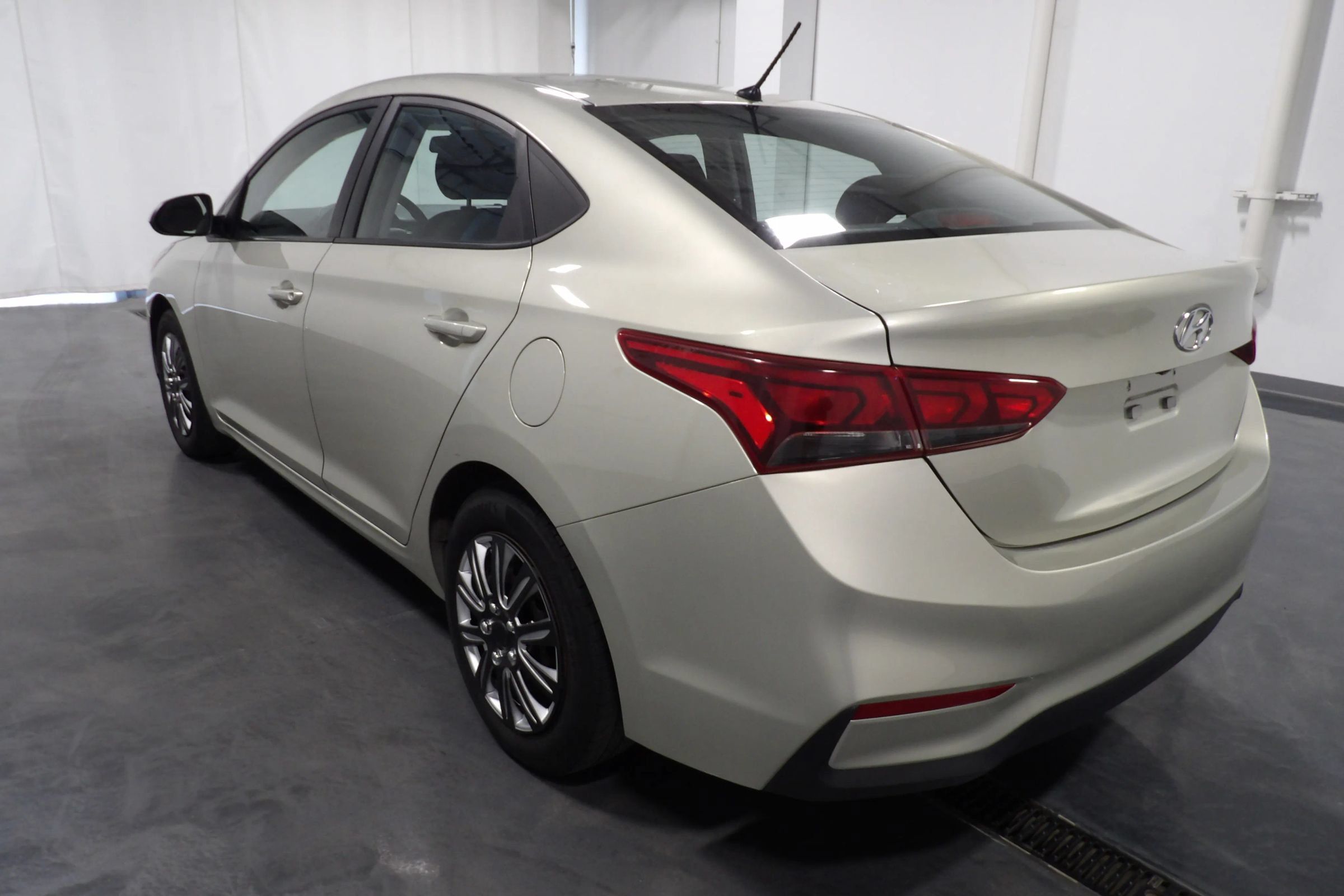Used 2018 Hyundai Accent SE FWD image 6