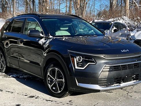 Used 2023 Kia Niro EX image 18