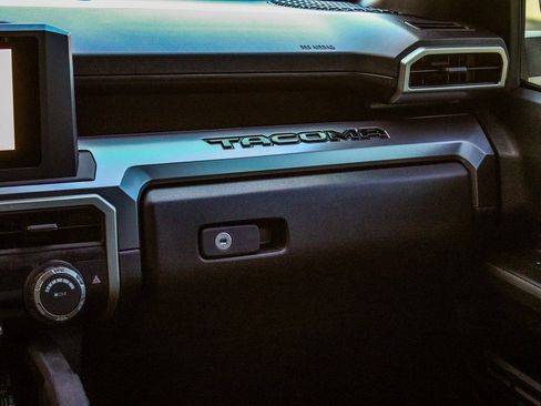 Used 2024 Toyota Tacoma TRD Off-Road image 17