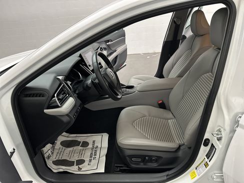 Used 2024 Toyota Camry SE image 15