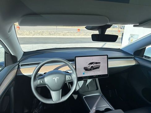 Used 2023 Tesla Model Y Long Range image 13