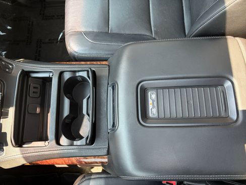 Used 2018 Chevrolet Suburban Premier AWD/4WD image 26