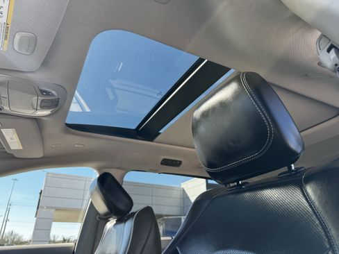 Used 2023 Chrysler Pacifica Limited image 29