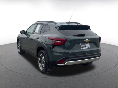 Used 2025 Chevrolet Trax LT image 11