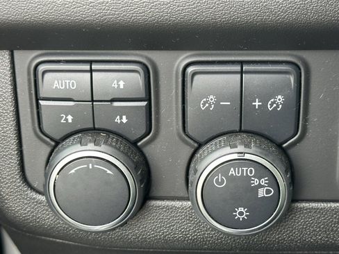 Used 2021 Chevrolet Tahoe LT w/ LT Signature Package image 6