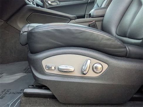 Used 2024 Porsche Macan image 18