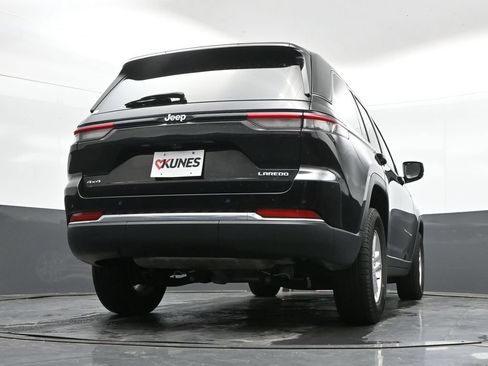 Used 2023 Jeep Grand Cherokee Laredo w/ Luxury Tech Group I AWD/4WD image 38