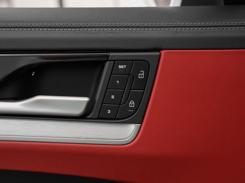 Certified 2025 Porsche Cayenne Coupe AWD/4WD image 28