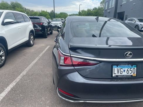 Used 2024 Lexus ES 300h w/ Premium Package FWD image 5