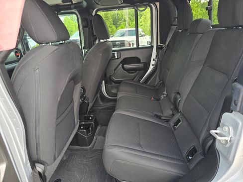 Used 2022 Jeep Gladiator Sport AWD/4WD image 10