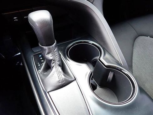 Used 2018 Toyota Camry LE image 16