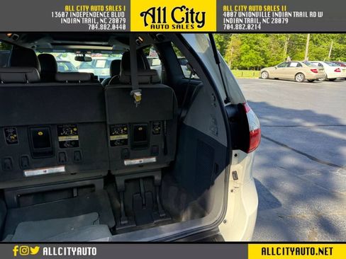 Used 2015 Toyota Sienna XLE Premium FWD image 43