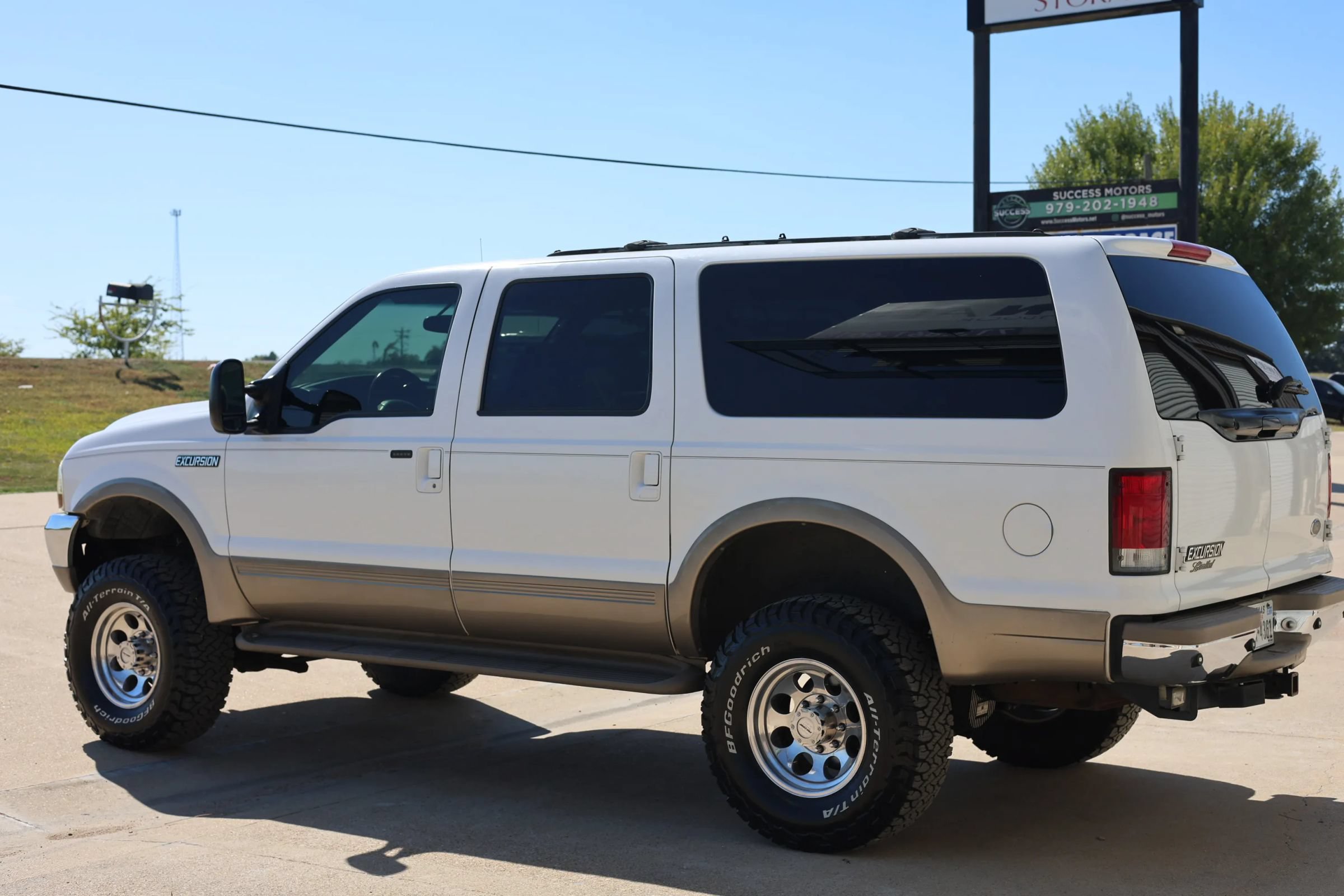 Used 2000 Ford Excursion Limited AWD/4WD image 8