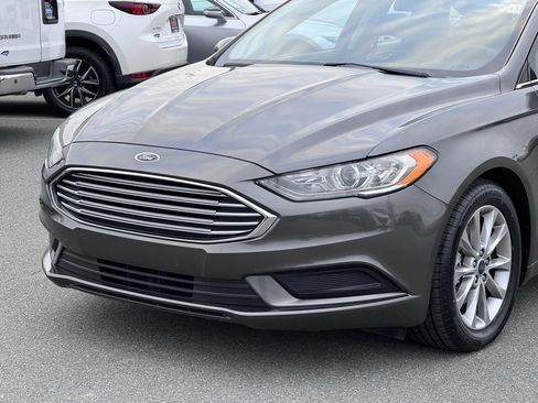 Used 2017 Ford Fusion SE image 29