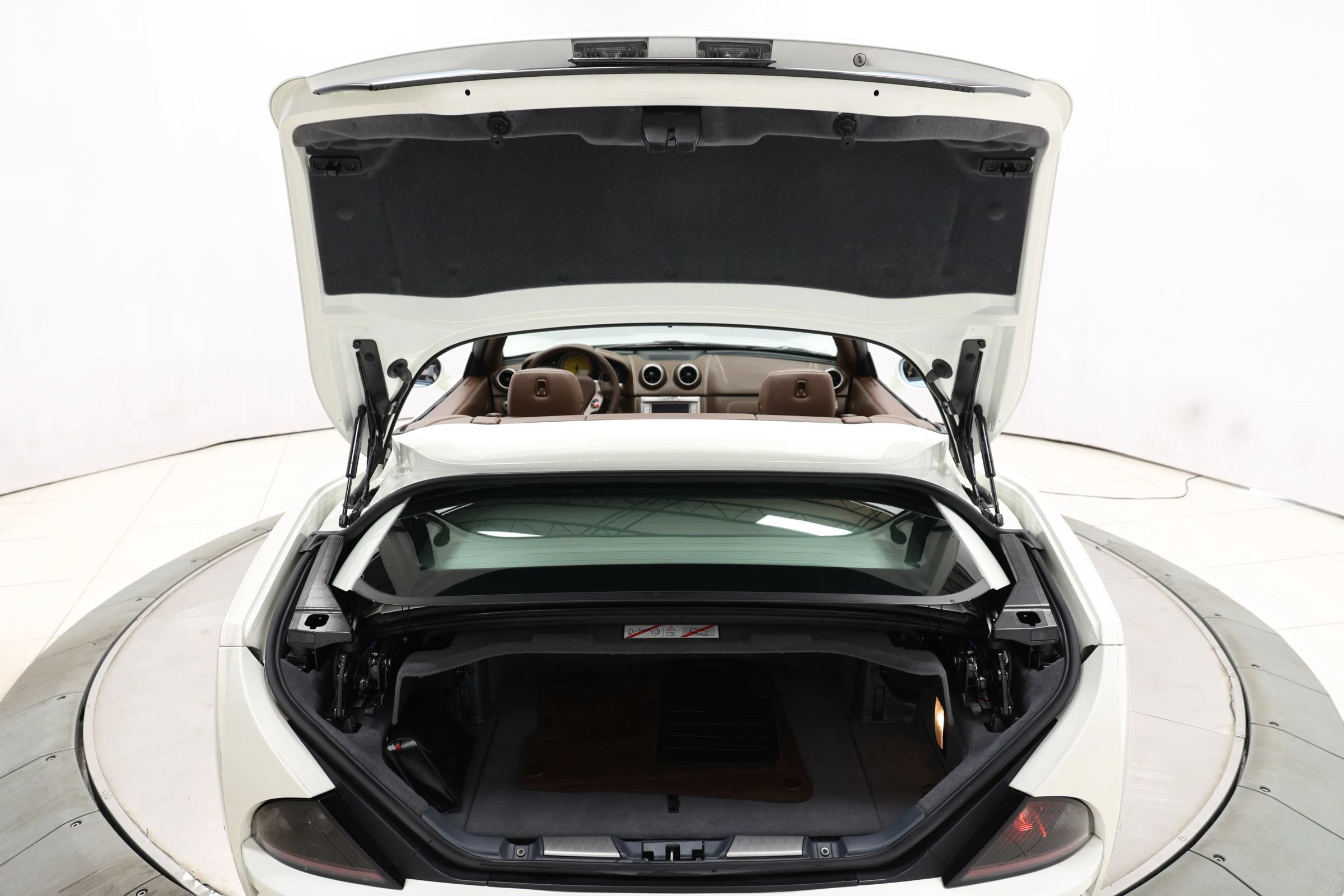 Used 2010 Ferrari California RWD image 76