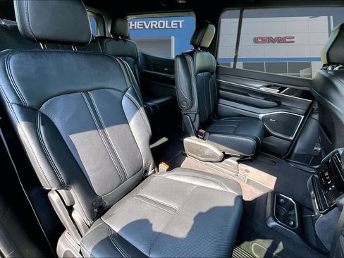 Used 2024 Jeep Wagoneer Series II AWD/4WD image 25