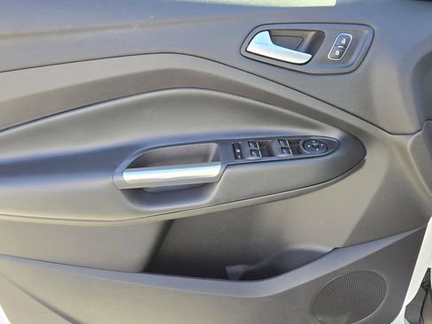 Used 2019 Ford Escape SE image 30