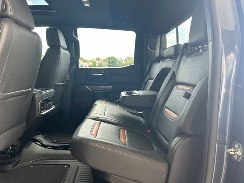 Used 2022 GMC Sierra 1500 AT4 w/ AT4 Preferred Package AWD/4WD image 9