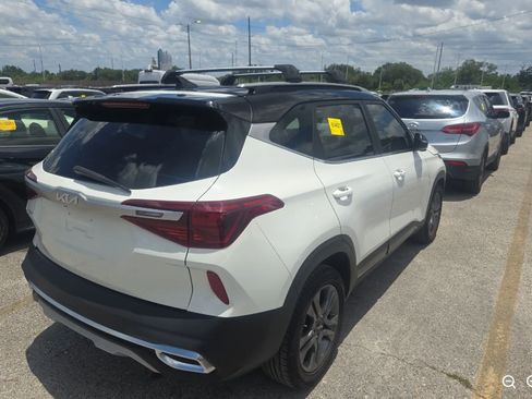 Used 2022 Kia Seltos S FWD image 5