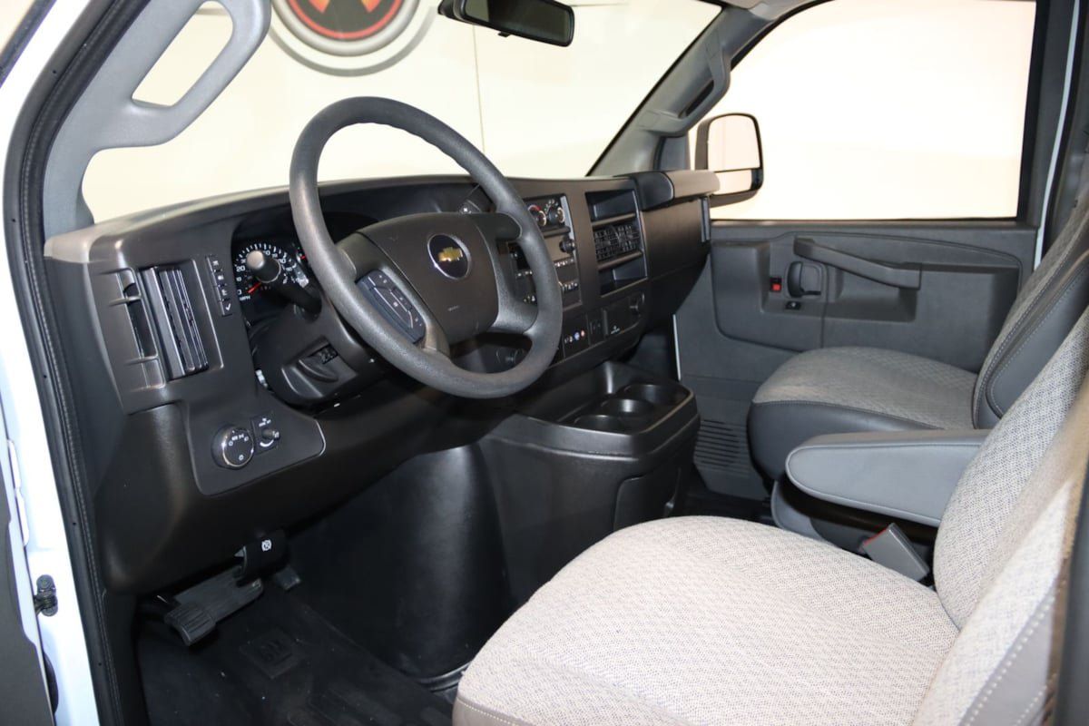Used 2025 Chevrolet Express 3500 LT w/ LT Preferred Equipment Group RWD image 34