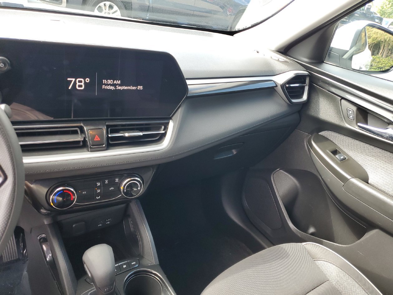 Used 2025 Chevrolet TrailBlazer LT AWD/4WD image 25